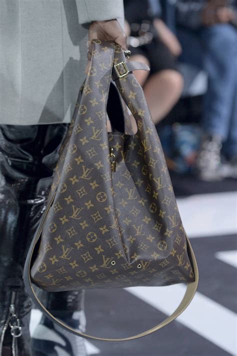 Come capire se una borsa Louis Vuitton è originale o falsa